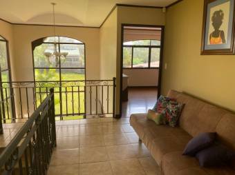 Se vende hermosa casa con lote de mas de 2400m2 en San Juan de Santa Barbara 24-1052