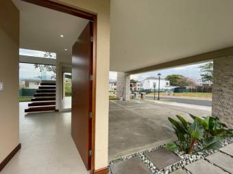 Se vende casa para inversión en exclusivo condominio de  Ulloa de Heredia 23-650