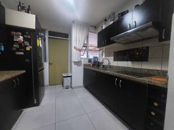 Se vende espaciosa casa con terraza en condominio de San Pablo de Heredia 24-140