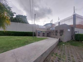 Se vende espaciosa casa con terraza en condominio de San Pablo de Heredia 24-140