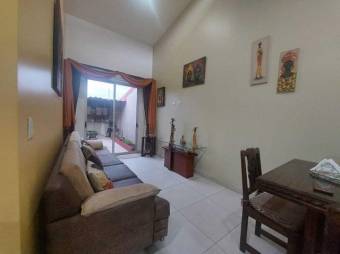 Se vende espaciosa casa con terraza en condominio de San Pablo de Heredia 24-140