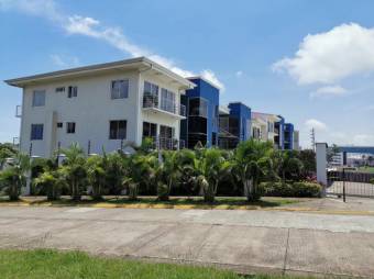 Se vende espacioso apartamento en condominio de Ulloa de Heredia 23-1355