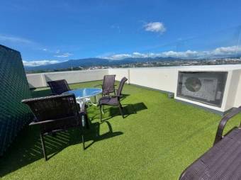 Se vende penthouse con acabados de lujo en condominio de Ulloa de Heredia 23-2469