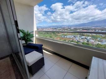 Se vende penthouse con acabados de lujo en condominio de Ulloa de Heredia 23-2469