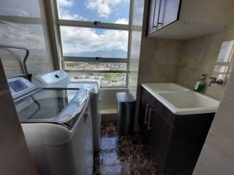 Se vende penthouse con acabados de lujo en condominio de Ulloa de Heredia 23-2469