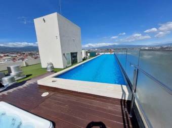 Se vende penthouse con acabados de lujo en condominio de Ulloa de Heredia 23-2469