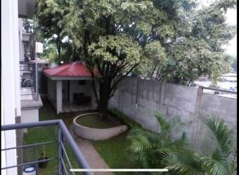 Se vende espacioso apartamento para inversión en condominio de Ulloa de Heredia 24-585