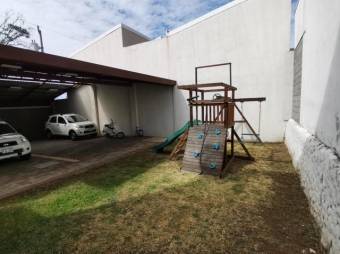 Se vende moderno y espacioso apartamento en condominio en San Francisco de Heredia 23-1578