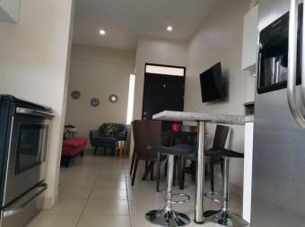 Se vende moderno y espacioso apartamento en condominio en San Francisco de Heredia 23-1578