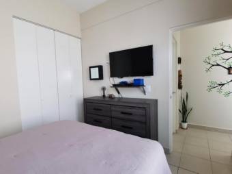 Se vende moderno y espacioso apartamento en condominio en San Francisco de Heredia 23-1578