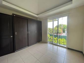 Se vende espacioso apartamento en lujoso condominio de San Antoni de Belén 23-3233