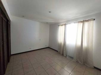 Se alquila espacioso apartamento frente a Hospital metropolitano en Pozos de Santa Ana 24-1126