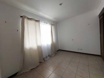 Se alquila espacioso apartamento frente a Hospital metropolitano en Pozos de Santa Ana 24-1126