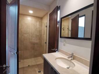 Se vende espectacular apartamento en exclusivo condominio de Escazú 24-204 