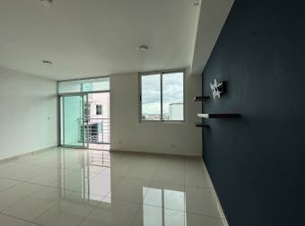 EN REMATE Apartamento en Condominio Bambú Rivera, Cinco Esquina, Tibas