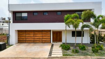 Casa de lujo con piscina olímpica cerca de la playa de Tamarindo