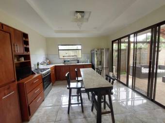 Se venden 2 casas y apartamento con gran lote en Atenas Alajuela 25-824