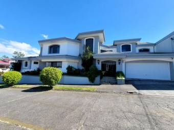 Se alquila lujosa casa amoblada en Alajuela Centro 25-1032