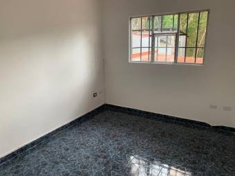 Se vende espaciosa casa con patio y terraza en Piedades Santa Ana 23-2896