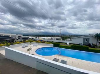 Se vende moderna casa en condominio de San Rafael Escazú 25-335