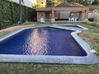 Se vende espaciosa casa para inversión en San Rafael Escazú 24-977