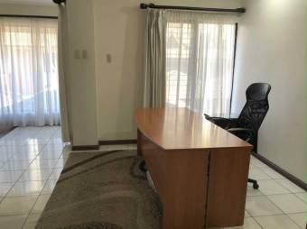 Se vende espaciosa casa para inversión en San Rafael Escazú 24-977