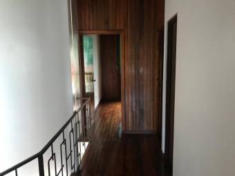 Se vende moderna casa para inversión en San Rafael Escazú 25-257 