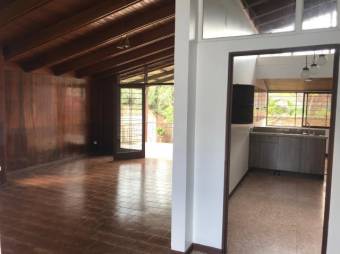 Se vende moderna casa para inversión en San Rafael Escazú 25-257 