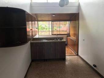 Se vende moderna casa para inversión en San Rafael Escazú 25-257 