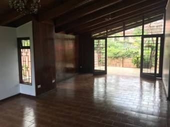 Se vende moderna casa para inversión en San Rafael Escazú 25-257 