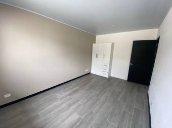 Se vende moderna casa en condominio de Brasil Santa Ana 25-215