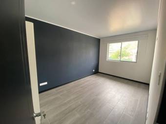 Se vende moderna casa en condominio de Brasil Santa Ana 25-215