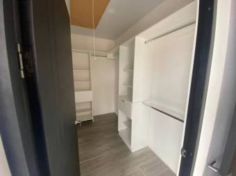 Se vende moderna casa en condominio de Brasil Santa Ana 25-215