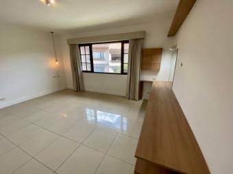 Se vende moderna casa en condominio de San Rafael Escazú 25-228 