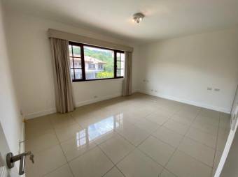 Se vende moderna casa en condominio de San Rafael Escazú 25-228 