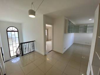 Se vende moderna casa en condominio de San Rafael Escazú 25-228 