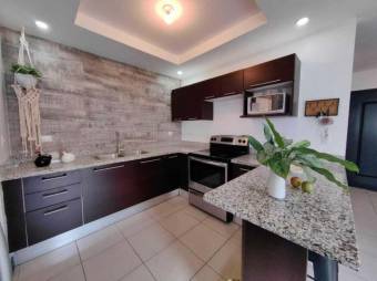 Se vende moderna casa en condominio de San Rafael Escazú 24-1529