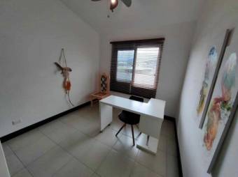 Se vende moderna casa en condominio de San Rafael Escazú 24-1529