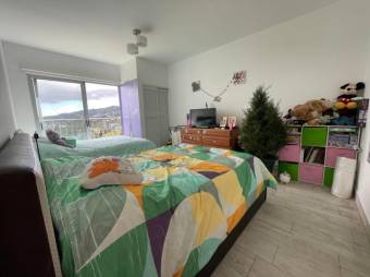 Se vende moderna casa en Altos de Carrizal Escazú 25-826