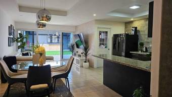 Se vende moderna casa en condominio de San Rafael Escazú 25-195 