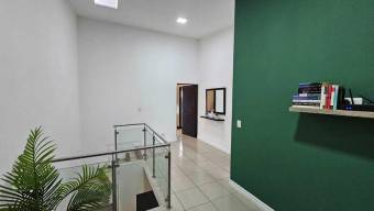 Se vende moderna casa en condominio de San Rafael Escazú 25-195 