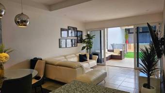 Se vende moderna casa en condominio de San Rafael Escazú 25-195 