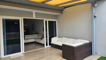 Se vende moderna casa en condominio de San Rafael Escazú 25-195 