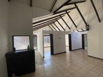 Se vende casa para inversión en Santa Ana Centro 23-1509