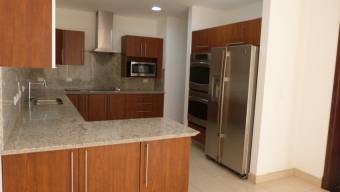 Se vende moderna casa con patio en Condominio de Escazú 23-2975