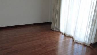 Se vende moderna casa con patio en Condominio de Escazú 23-2975