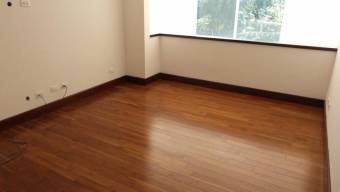 Se vende moderna casa con patio en Condominio de Escazú 23-2975