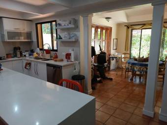 Se vende espaciosa casa con terraza en San Rafael Escazú 24-1170