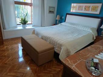 Se vende espaciosa casa con terraza en San Rafael Escazú 24-1170