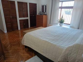 Se vende espaciosa casa con terraza en San Rafael Escazú 24-1170